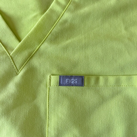 Figs Bright Yellow Scrub Set - Picture 4 of 4